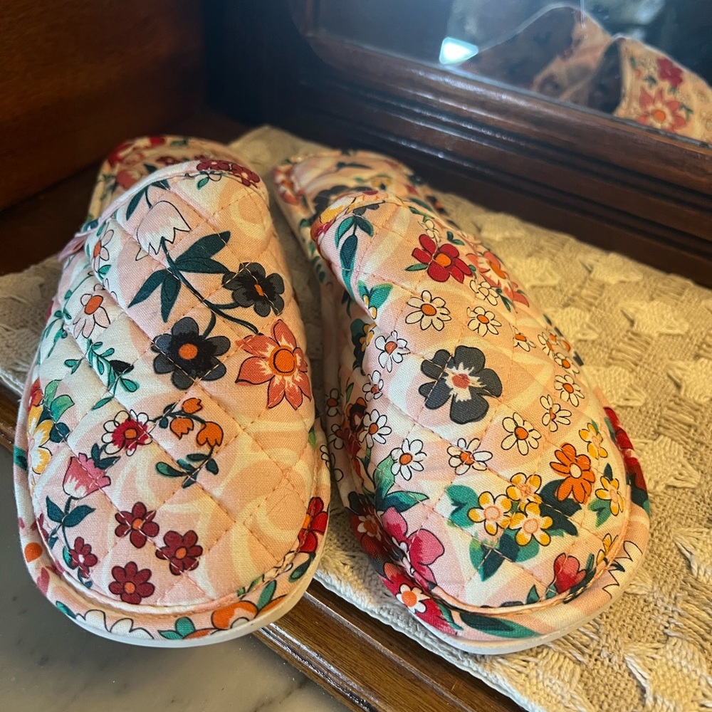 VERA BRADLEY Classic Quilted Slip On Travel Slippers Prairie Paisley Wms Sz S - Picture 2 of 7